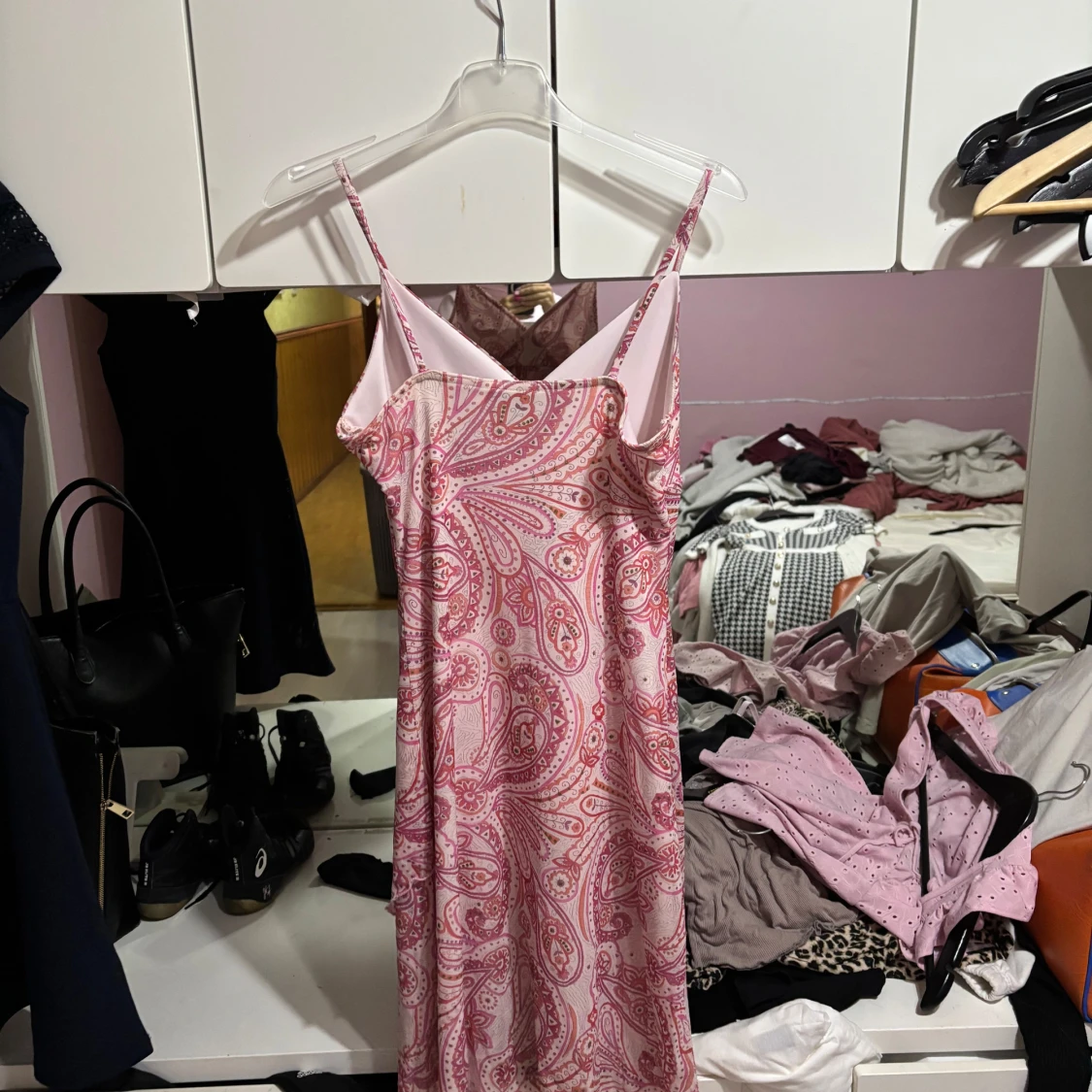 Rosa paisleymönstrad klänning från Currants - 91