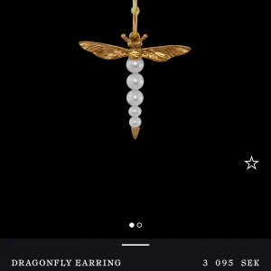 Maria Nilsdotter Örhänge  - Säljer ett guldigt örhänge från Maria Nilsdotter, nypris 3095kr.  Den originella stoppet på örhänget är borta. 