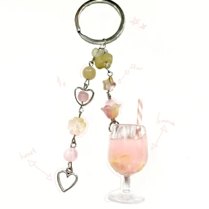 Lemonade nyckelring  - Lemonade nyckelring som är 100% handgjord av mig! Skriv innan du trycker på köp nu, Swish betalningar går också bra!!💗