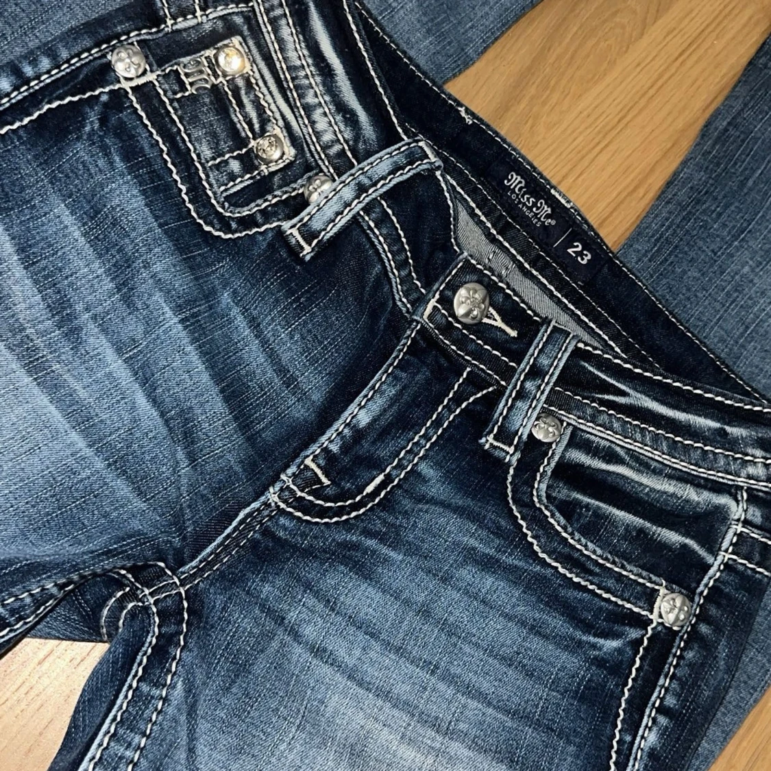 Blå Miss Me jeans med paljett och diamant detaljer  - 90