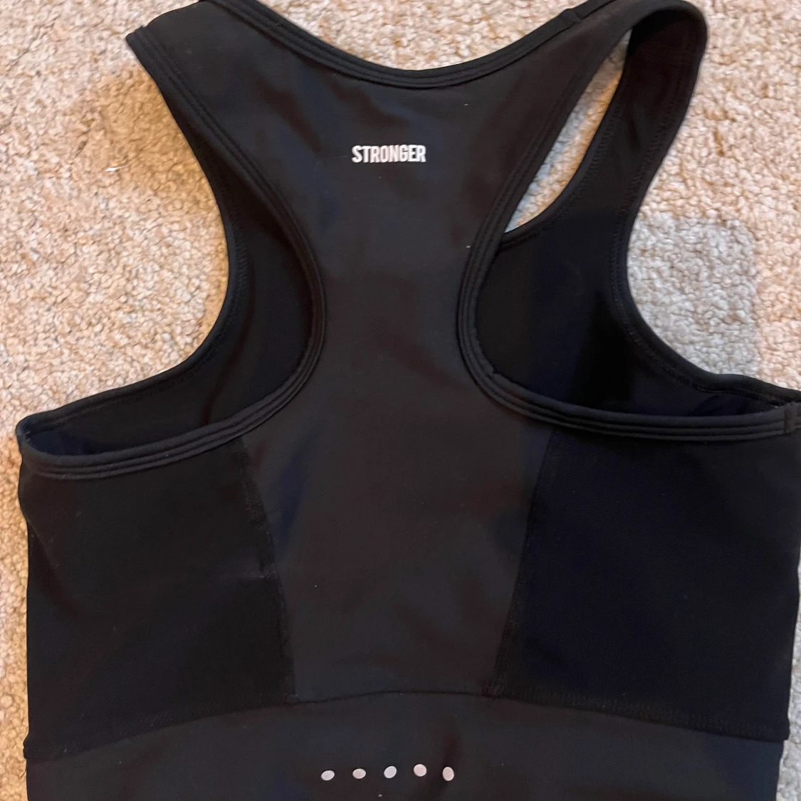 Svart sporttopp Stronger - 91