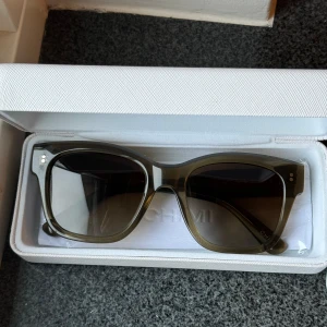 Gröna solglasögon från Chimi - Mörkgröna solglasögon från chimi, Modell 07. varsamt använda. 