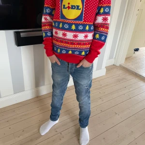  Dondup George  - Snygga blå jeans från Dondup, Model åt den populära George  Storlek 31. Skriv om några funderingar/VC