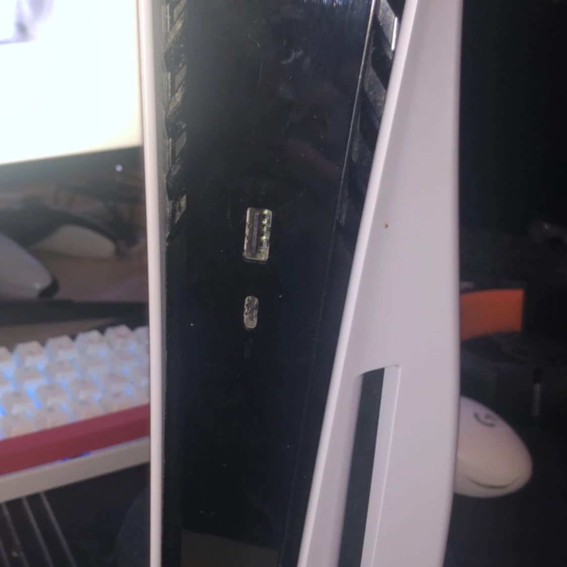 PlayStation 5 med två kontroller - 92