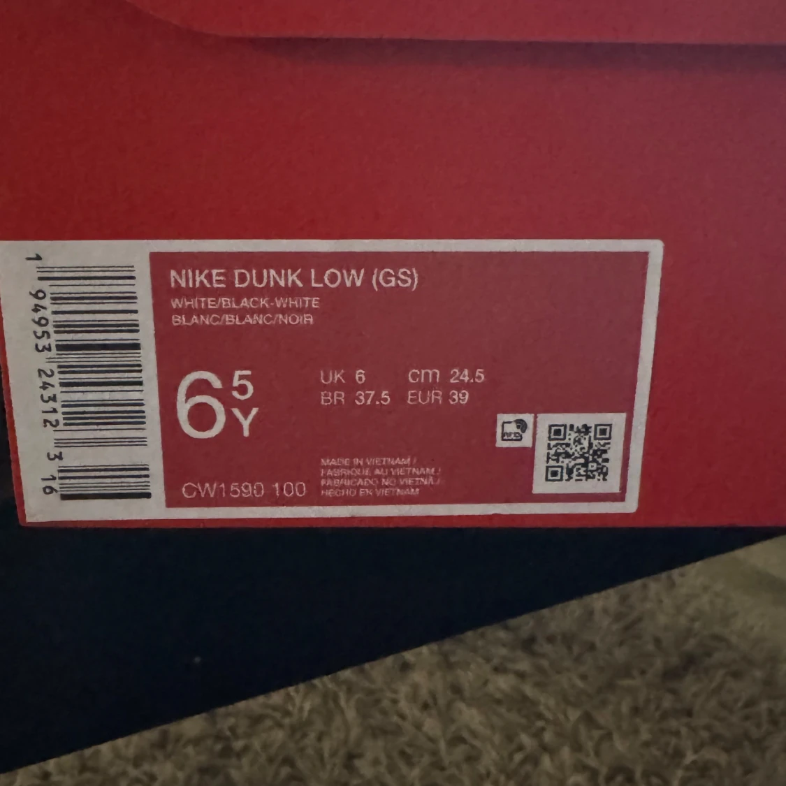 Nike Dunk Low i svart och vit - 90