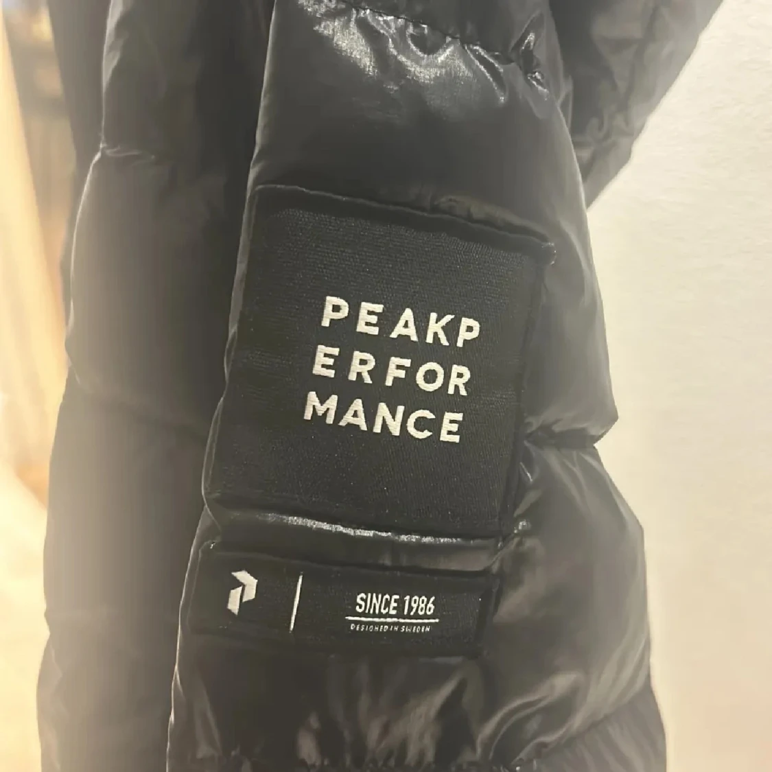 Svart dunjacka från Peak Performance - 91