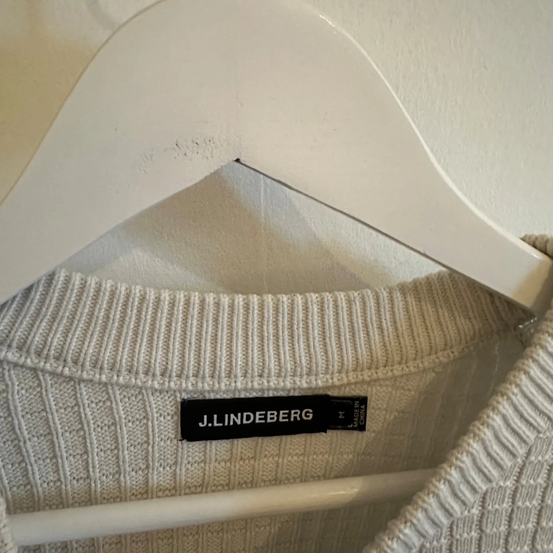 Vit stickad tröja från J.lindeberg - 90