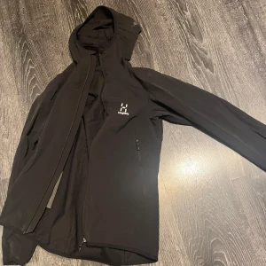 Haglöfs jacka - Säljer oanvänd haglöfs jacka.