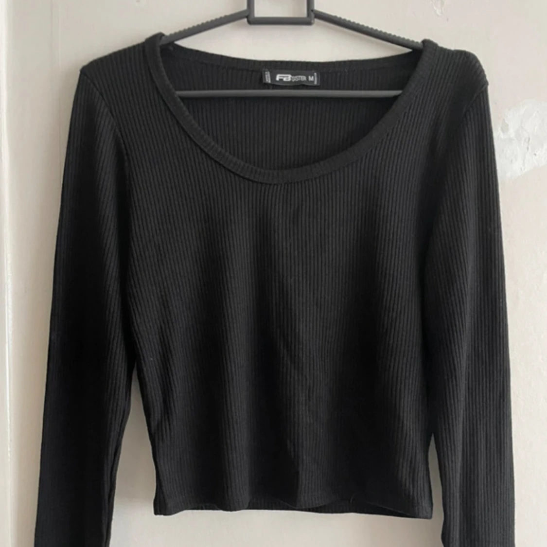 Svart ribbad tröja från FB Sister