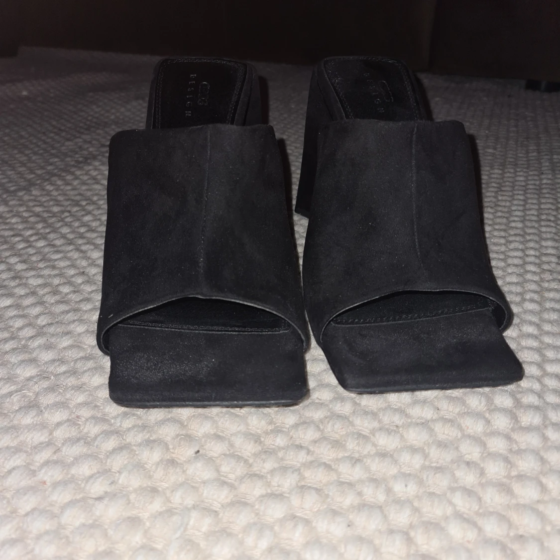 Klackskor med öppen tå, wide fit - 90