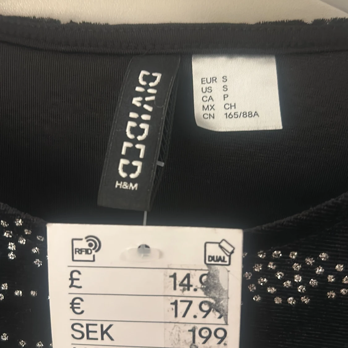 Svart glittrig klänning från H&M Divided - 91