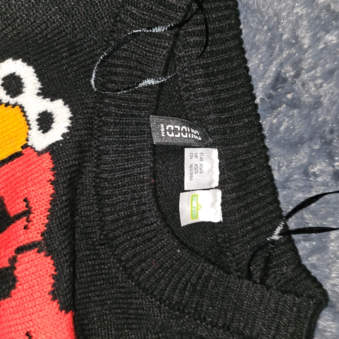 Svart stickad tröja med Elmo-motiv - 91