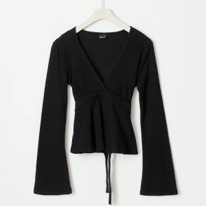 Gina tricot tie topp - helt ny och aldrig använt då jag fick en extra i julklapp! 🤍