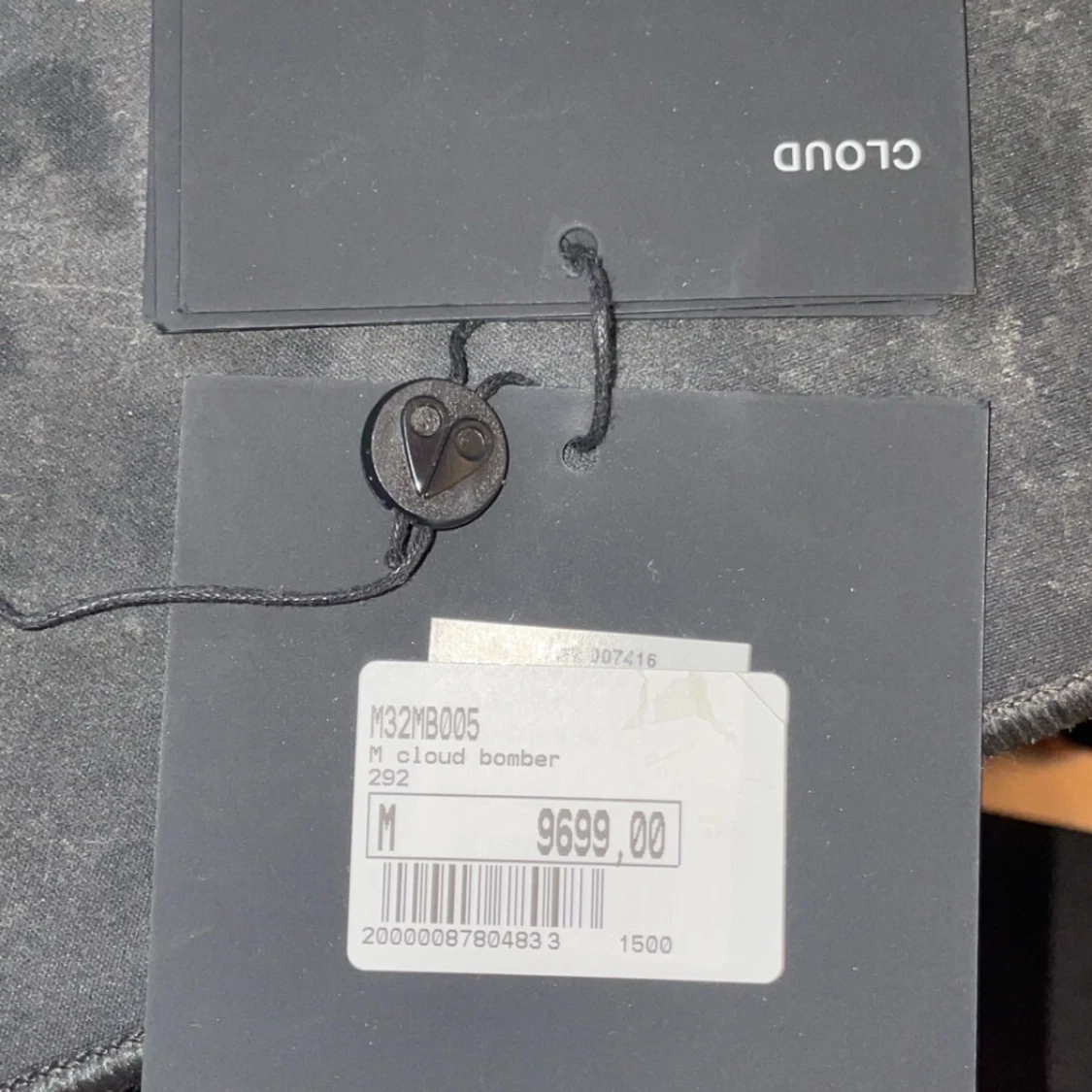 Svart dunjacka med huva - 93