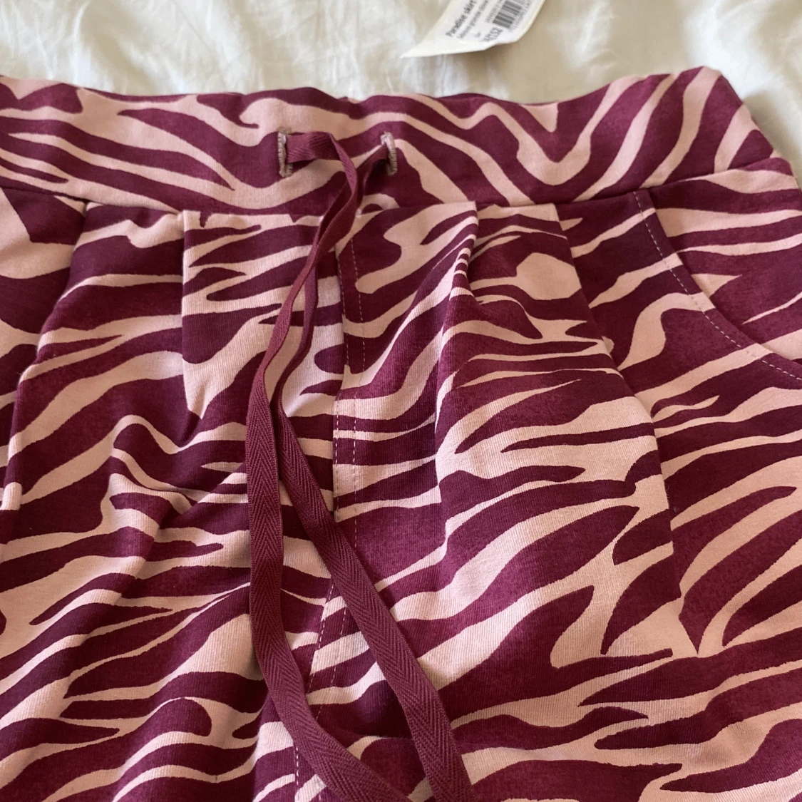 Zebramönstrad kjol med knytband - 90