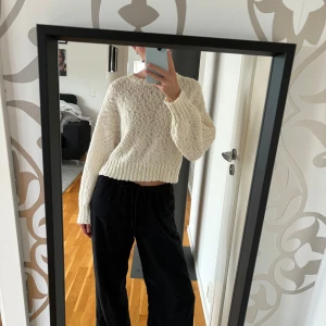 Stickad tröja 🤍 - Stickad tröja från Monki, mycket bra skick.