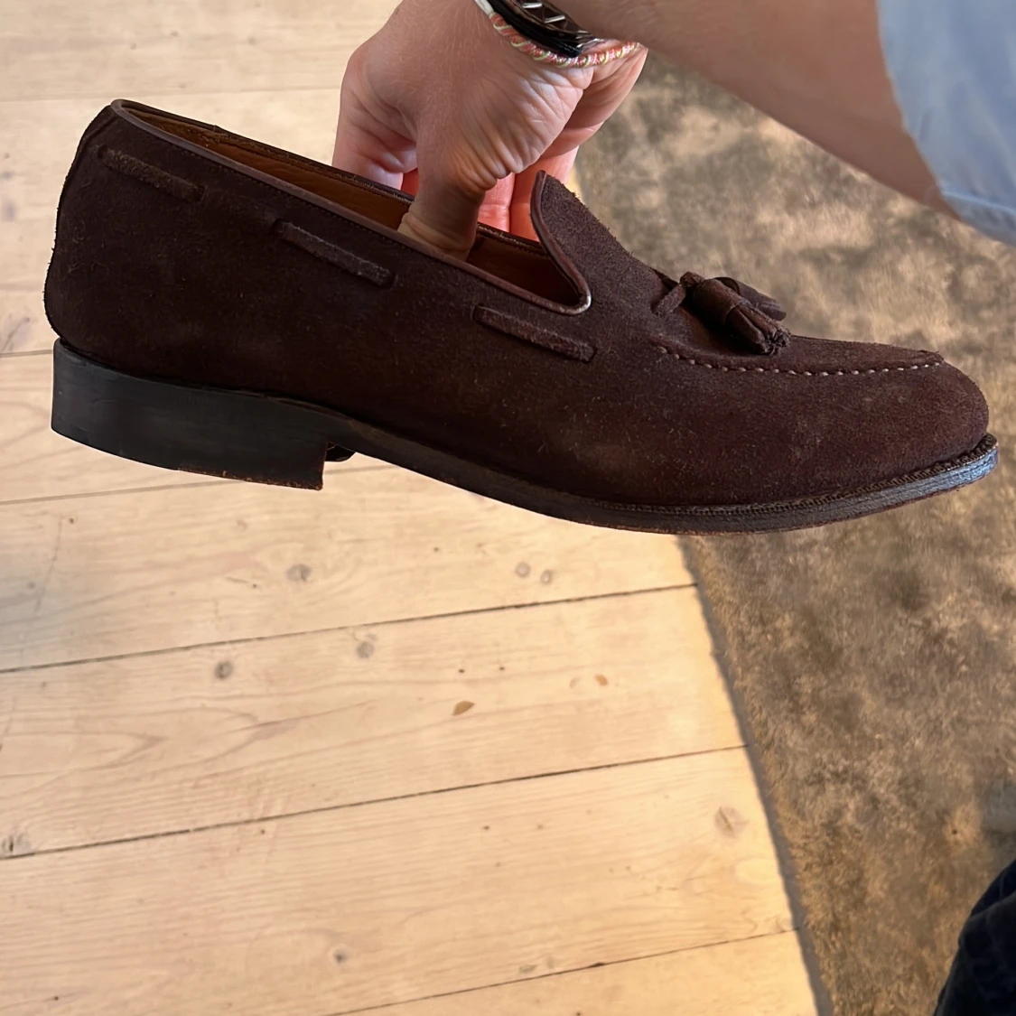 Bruna mocka loafers med tofsar - 93