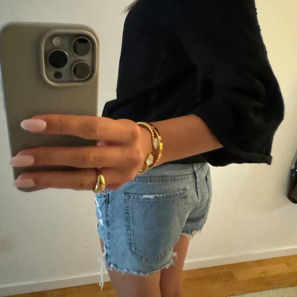 Så snygga zara jeansshorts, endast testade 🩷. Shorts.