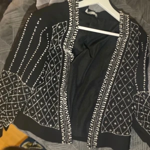 Jätte fint Blazer med pärlor  - Aldrig använt 