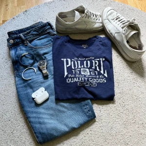 Ralph Lauren Tisha - Säljer en tvärfet Polo Ralph Lauren tshirt med benätzgaranti! Tveka inte att ställa frågor om ni undrar något!   