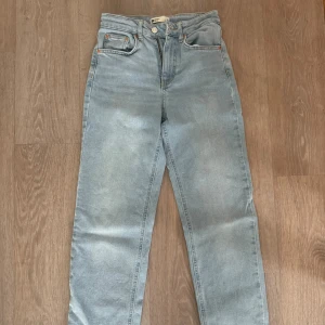 Gina tricot byxor  - Gina tricot byxor storlek 32