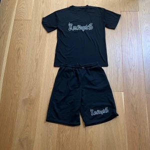 Los Angeles set - Jag säljer ett jätte fint sett av märket Los Angelens som är helt oanvänd. Skick:10/10