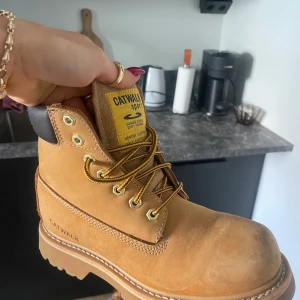 Catwalk kängor  - Fint skick. Passar en 39a också. 