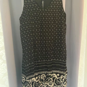 Mönstrad klänning - Fin klänning