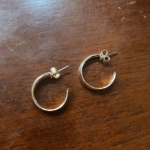 Örhängen  - Små silver-hoops!🤗