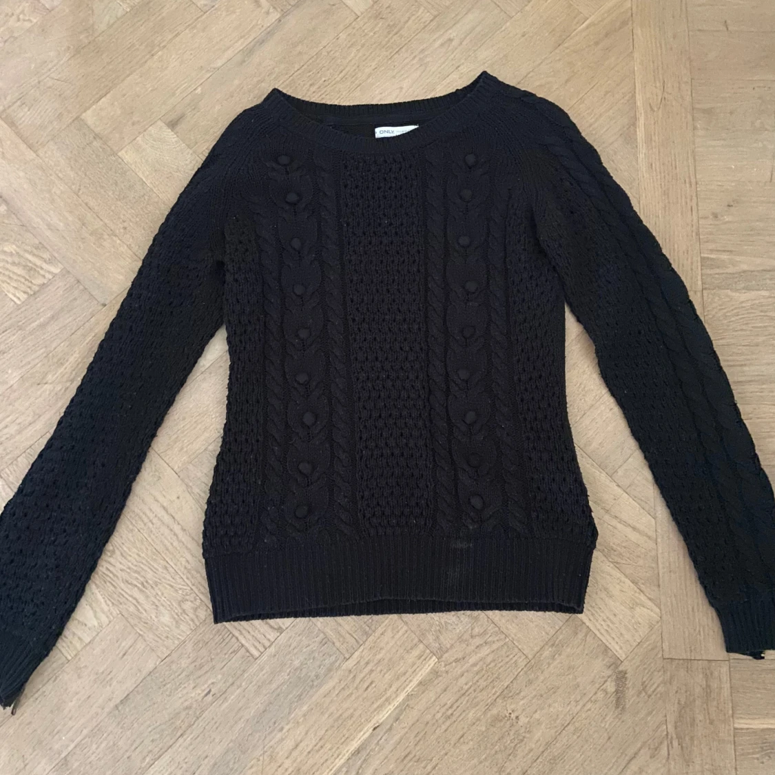 Svart stickad tröja