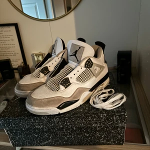 Jordan 4 black military  - Säljer mina Jordan 4 black military  