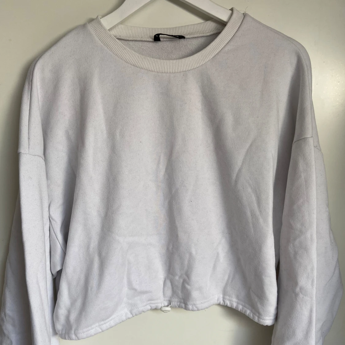 Croppad sweatshirt med tryck bak - 90