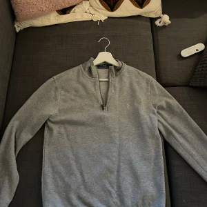 Ralp lauren half zip - Säljer min Ralph lauren half zip i storlek M. Nypris 1200. Mittpris 600