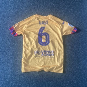 Barcelona tröja pris kan diskuteras  - Barcelona tröja, Tröjan är i bra skick o har aldrig använts   