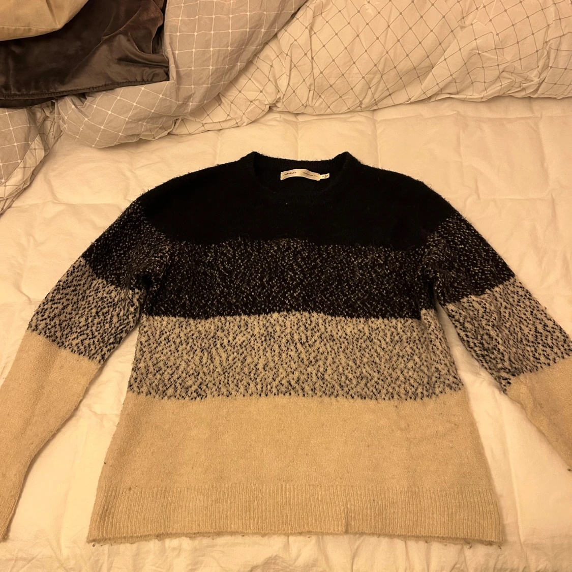 Stickad tröja - 1