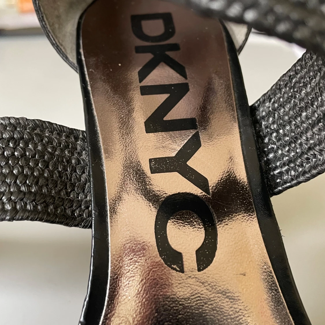 DKNY högklackade svarta skor - 91
