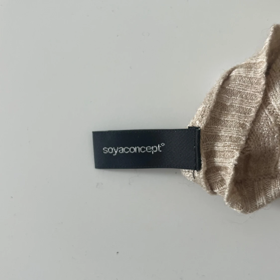 Beige kavelstickad tunn tröja - 92