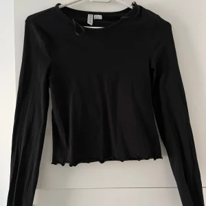 Croppad topp från hm  - Storlek S