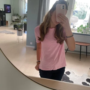 Ljus rosa t-shirt - Fin söt ljus rosa t-shirt från zara💗 Skriv privat för frågor om mått eller annat💗