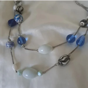 Halsband med glaspärlor  - Fint skick. Kommer ej till användning. 💗😊
