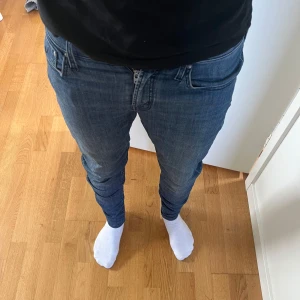 Jacob Cohën jeans - Säljer nu mina Jacob Cohën jeans då de är för små för mig. Go färg passar någon bäst som är ca 170 cm. Priset kan ändras vid snabb affär, hör av er vid funderingar 