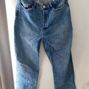 Baggy jeans - Aldrig använd med snygga slitage i designen.