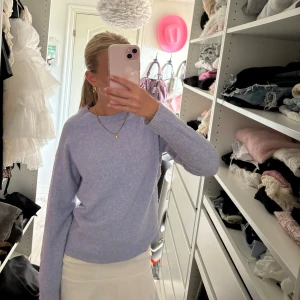 Ljusblå stickad tröja - Ljusblå stickad tröja från Vera Moda. Jätte skön!