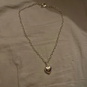 Silver halsband - Tjockt silver halsband Pris 65kr 