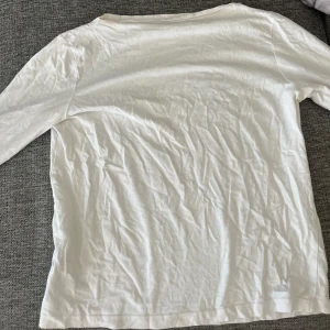 Vit långärmad  - Vit långärmad i t-shirt material💗
