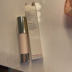 Rate beauty bronzer ❤️ - Säljer då jag har en annan som jag tycker om, 459 är nypris . endast använts några gånger!!  Färg Happy sol, sjukt bra produkt !!