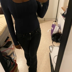 Slim fit långärmad tröja  - Sitter bra väldigt causal 