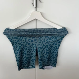 Mönstrade cykelbyxor - Sköna och stretchiga, snyggt och trendigt med leopard mönster nu. Har tyvärr blivit för små för mig.