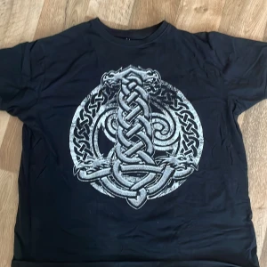 T-shirt - T-shirt med tryck 