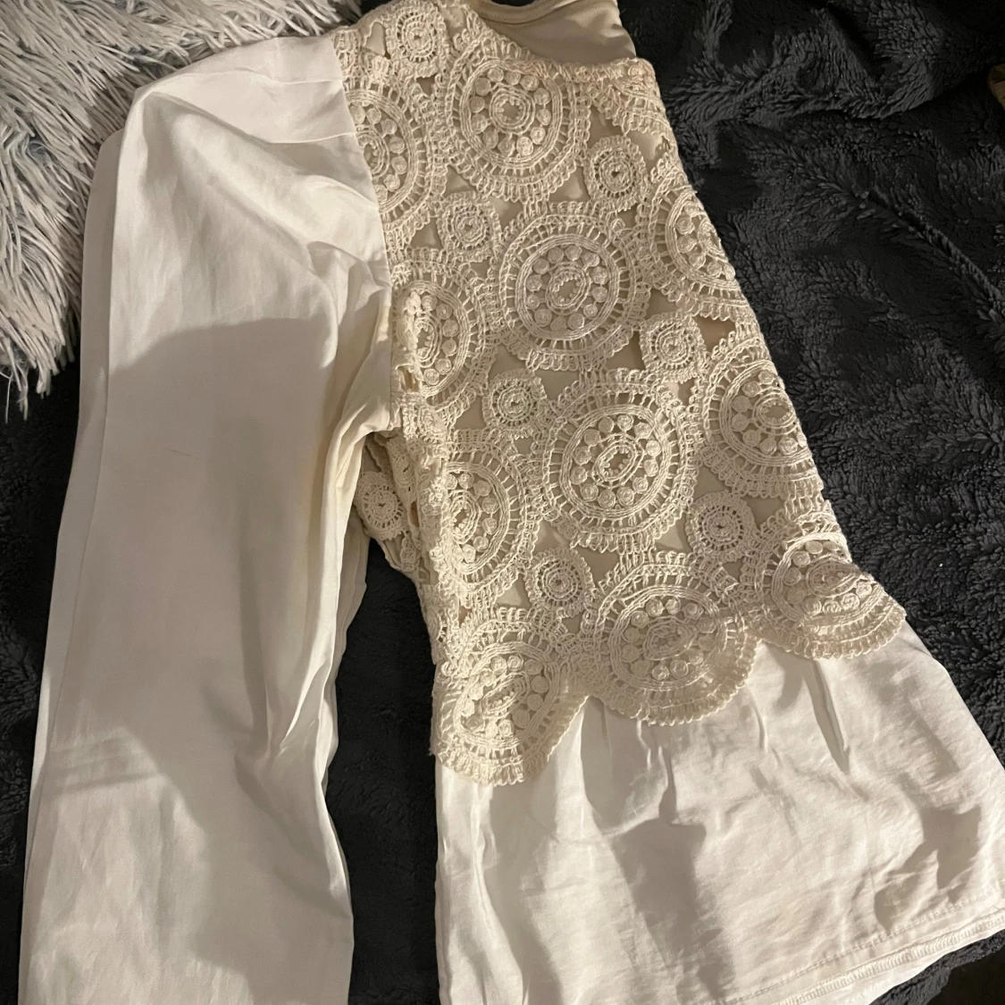 Vit spetsblus från Topshow